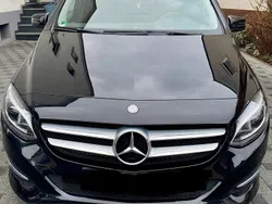 Schwarz Gebraucht 2016 Mercedes B200 Van / Kleinbus | 13.000 € (Fairer Preis)