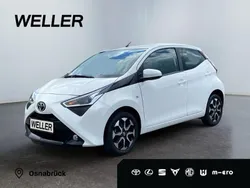 Weiss Gebraucht 2021 Toyota Aygo X-play Kleinwagen | 11.980 € (Fairer Preis)