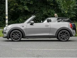 Grau Gebraucht 2021 Mini One Cabriolet Cabrio | 22.000 € (Etwas zu teuer)