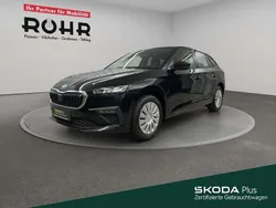 Schwarzmagic perleffekt Gebraucht 2024 Skoda Scala Essence Kleinwagen | 19.850 € (Guter Preis)