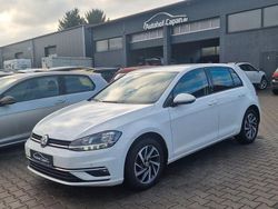 Weiß Gebraucht 2017 VW Golf VII Sound Limousine | 12.399 € (Fairer Preis)