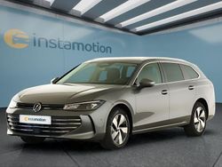 Grau Neu 2025 VW Passat Kombi | 52.799 € (Teuer)