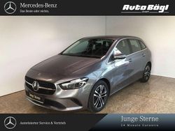 Lack mountaingrau Gebraucht 2024 Mercedes B200 Advanced Plus Van / Kleinbus | 31.400 € (Guter Preis)