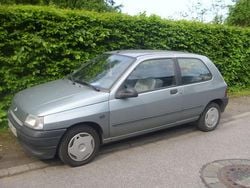 Blau metallic Gebraucht 1993 Renault Clio Kleinwagen | 300 €