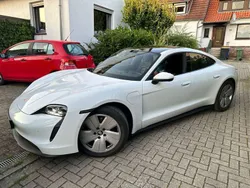 Weiß Gebraucht 2023 Porsche Taycan Basis Limousine | 75.000 € (Fairer Preis)