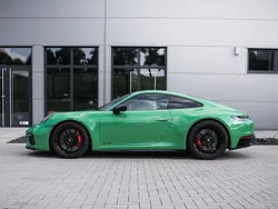 Grün Gebraucht 2022 Porsche 992 Coupé | 178.900 €