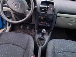 Blau Gebraucht 2003 Renault Clio II Kleinwagen | 900 €