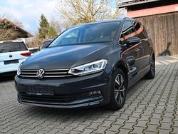 Grau Gebraucht 2022 VW Touran Highline Van / Kleinbus | 25.900 € (Guter Preis)