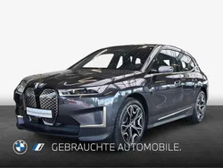 Grau Gebraucht 2022 BMW iX SUV | 47.470 € (Fairer Preis)