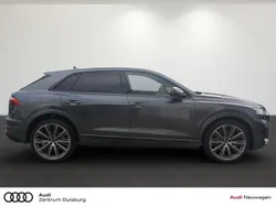 Grau Neu 2024 Audi Q8 Ambiente SUV | 92.660 € (Superpreis)