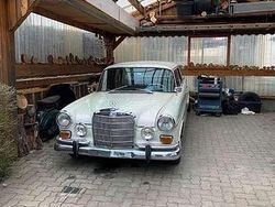 Weiß Gebraucht 1968 Mercedes 200 Limousine | 9.500 €