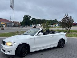 Weiß Gebraucht 2011 BMW 118 Cabriolet Sport Line Cabrio | 9.999 € (Teuer)