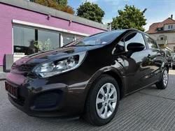 Braun Gebraucht 2012 Kia Rio Attract Limousine | 6.990 € (Teuer)