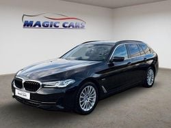 Black sapphire metallic Gebraucht 2022 BMW 520 Sport Line Kombi | 31.900 €