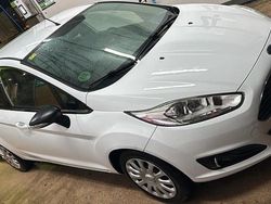 Weiß Gebraucht 2015 Ford Fiesta Limousine | 6.800 € (Guter Preis)