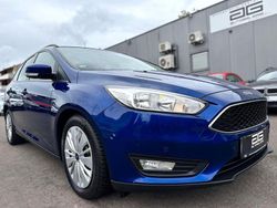 Blau Gebraucht 2017 Ford Focus Limousine | 7.900 € (Fairer Preis)