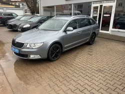 Grau Gebraucht 2011 Skoda Superb Elegance Kombi | 4.650 € (Superpreis)
