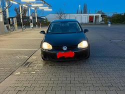 Schwarz Gebraucht 2004 VW Golf V Kleinwagen | 2.500 € (Etwas zu teuer)