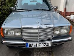 Blau Gebraucht 1981 Mercedes E230 Limousine | 9.000 €