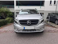 Grau Gebraucht 2023 Mercedes Vito Van / Kleinbus | 45.990 €