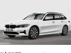 Weiß Gebraucht 2020 BMW 320 Sport Line Kombi | 24.995 € (Fairer Preis)