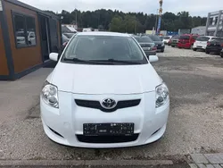 Weiß Gebraucht 2009 Toyota Auris Limousine | 2.750 € (Superpreis)