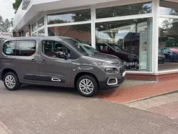 Grau Gebraucht 2023 Citroën Berlingo Feel Van / Kleinbus | 22.900 € (Teuer)