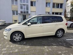 Beige Gebraucht 2018 VW Touran Van / Kleinbus | 7.600 €