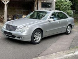 Grau Gebraucht 2004 Mercedes E200 Classic Limousine | 5.900 € (Fairer Preis)