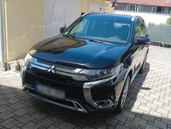 Schwarz Gebraucht 2021 Mitsubishi Outlander P-HEV SUV | 28.900 € (Etwas zu teuer)