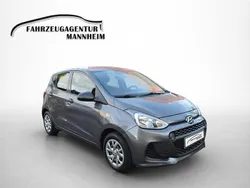 Grau Gebraucht 2017 Hyundai i10 Kleinwagen | 9.790 € (Fairer Preis)