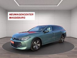 Maripositgrün metallic Gebraucht 2025 VW Passat Elegance Kombi | 41.890 € (Guter Preis)