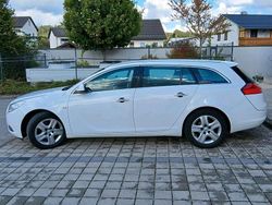 Weiß Gebraucht 2010 Opel Insignia Kombi | 3.900 € (Fairer Preis)