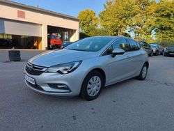 Silber Gebraucht 2017 Opel Astra Innovation Limousine | 10.900 € (Guter Preis)
