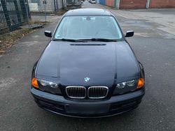Blau Gebraucht 2000 BMW 323 Limousine | 3.750 € (Guter Preis)
