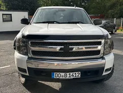 Weiß Gebraucht 2008 Chevrolet Silverado SUV | 16.500 €