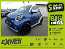 Blau/ weiss Gebraucht 2020 Smart ForTwo Electric Drive Passion Coupé | 8.990 € (Fairer Preis)