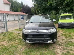 Schwarz Gebraucht 2015 Mitsubishi Outlander Diamant Edition SUV | 5.500 € (Guter Preis)