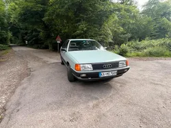 Grün Gebraucht 1985 Audi 100 Limousine | 5.500 €
