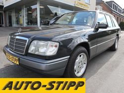 Blau Gebraucht 1995 Mercedes E280 Classic Kombi | 13.950 €