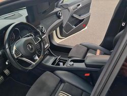 Weiß Gebraucht 2018 Mercedes 200 AMG line Kleinwagen | 19.999 €