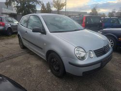 Silber Gebraucht 2002 VW Polo Trendline Limousine | 899 € (Fairer Preis)