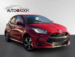Rot Neu 2025 Toyota Yaris Hybrid Limousine | 25.940 € (Superpreis)