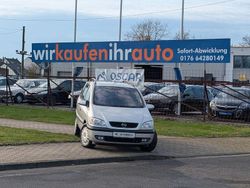 Grau Gebraucht 2003 Opel Zafira Executive Van / Kleinbus | 2.999 € (Teuer)