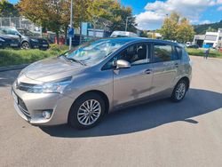 Grau Gebraucht 2015 Toyota Verso Van / Kleinbus | 12.950 € (Teuer)