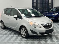 Silber Gebraucht 2011 Opel Meriva Design Edition Van / Kleinbus | 2.999 € (Superpreis)