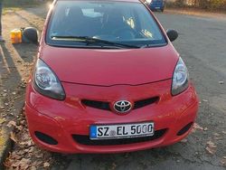 Rot Gebraucht 2012 Toyota Aygo Kleinwagen | 2.750 € (Fairer Preis)