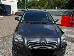 Grau Gebraucht 2007 Toyota Avensis Kombi | 3.600 € (Teuer)