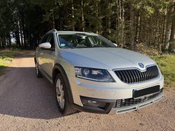 Silber Gebraucht 2014 Skoda Octavia Scout Kombi | 9.500 € (Fairer Preis)