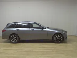 Grau Gebraucht 2021 Mercedes C300 Avantgarde Kombi | 21.980 €
